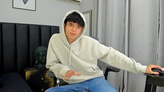 Snapshot of KLAUS_SUNRISE_XX chatting on February 2025 06:28:01 AM KLAUS SUNRISE XX online show from February 2025 06:28:01 AM