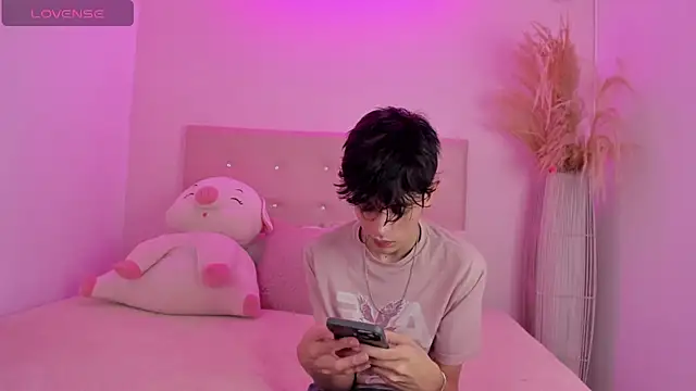 Snapshot of KLAUS_SUNRISE_XX chatting on March 2025 05:51:01 AM KLAUS SUNRISE XX online show from March 2025 05:51:01 AM