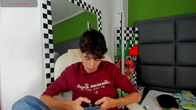 Snapshot of KLAUS_SUNRISE_XX chatting on March 2025 03:33:02 AM KLAUS SUNRISE XX online show from March 2025 03:33:02 AM