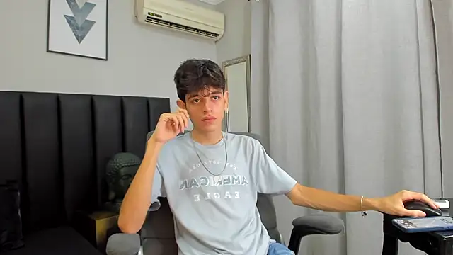 Snapshot of KLAUS_SUNRISE_XX chatting on March 2025 05:32:02 AM KLAUS SUNRISE XX online show from March 2025 05:32:02 AM