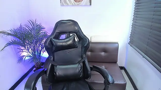 Snapshot of lunoxx_ chatting on November 2025 04:49:02 PM lunoxx online show from November 2025 04:49:02 PM