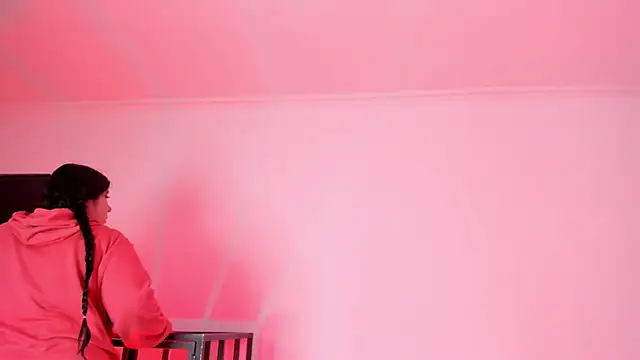 AmberiniHoffman online show from February 2026 12:00:01 PM