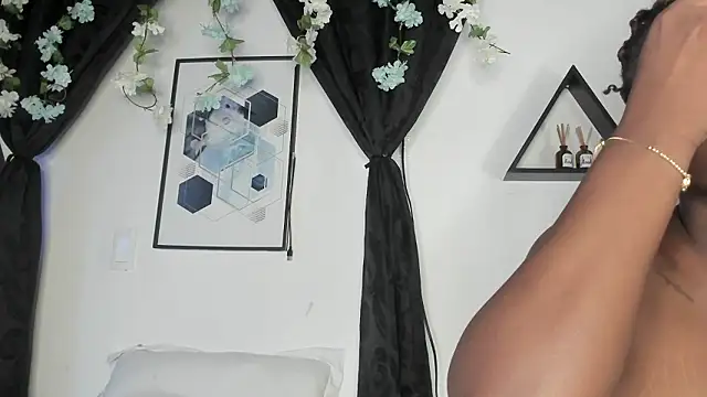 Khenta Michells online show from March 2026 10:32:02 AM