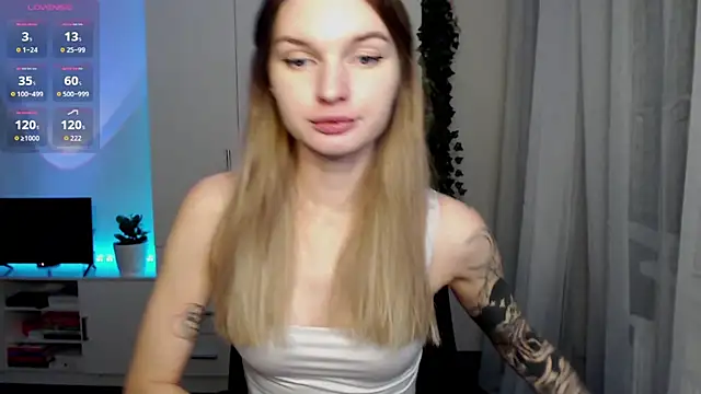 Snapshot of lounahyan chatting on November 2025 04:47:01 AM lounahyan online show from November 2025 04:47:01 AM