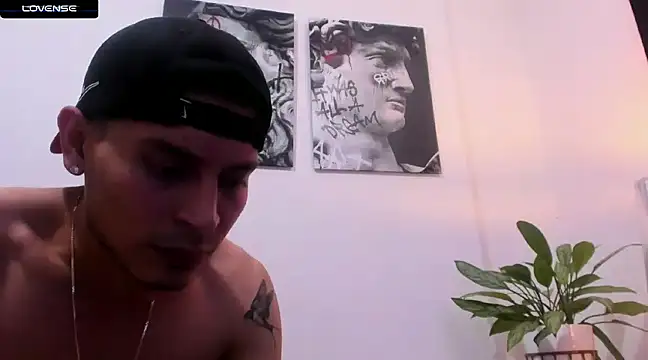 Snapshot of CruzVega chatting on January 2025 12:25:01 AM CruzVega online show from January 2025 12:25:01 AM