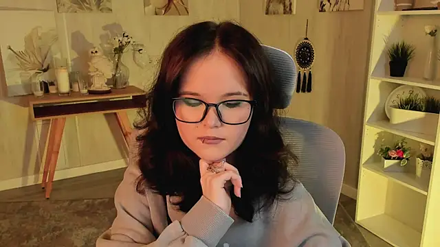 Elainebeness online show from March 2025 06:58:01 PM