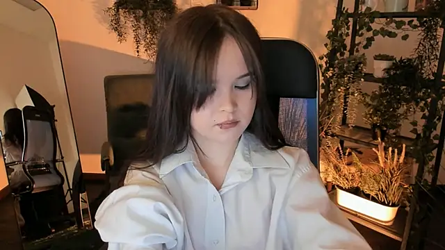 Elainebeness online show from April 2026 04:05:01 PM