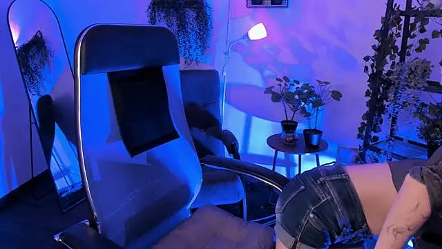 Elainebeness online show from June 2026 07:23:01 PM