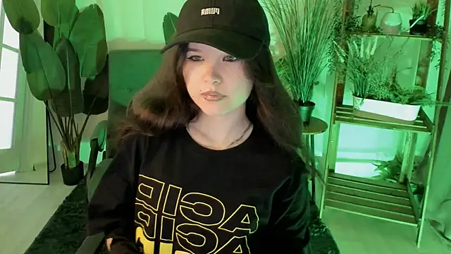 Elainebeness online show from July 2026 10:45:01 PM