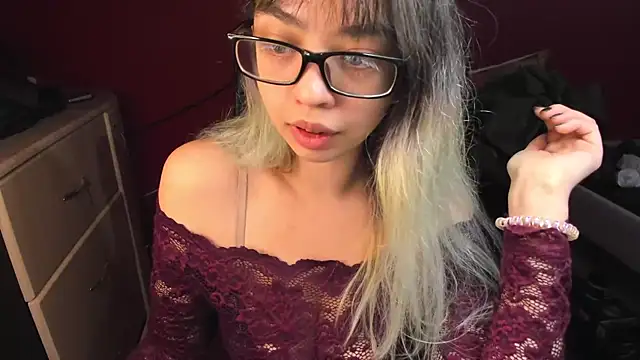 Snapshot of Ad0re_Me chatting on October 2025 07:12:01 PM Ad0re Me online show from October 2025 07:12:01 PM