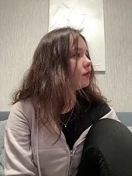 PoppyRobinson online show from December 2024 08:35:01 AM