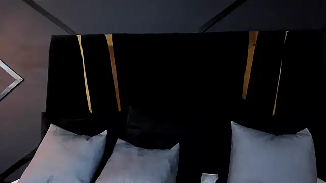 Snapshot of julieta_jewel chatting on February 2025 12:33:02 PM julieta jewel online show from February 2025 12:33:02 PM