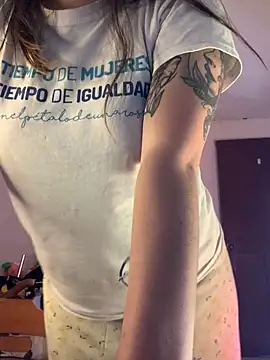 Miss oliviaa online show from November 2025 06:28:01 PM