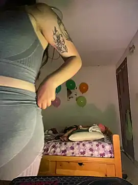 Miss oliviaa online show from April 2026 12:04:01 AM