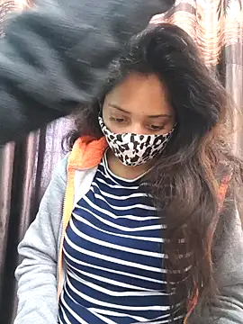 Snapshot of bigtitsqueen chatting on January 2025 05:44:02 AM bigtitsqueen online show from January 2025 05:44:02 AM