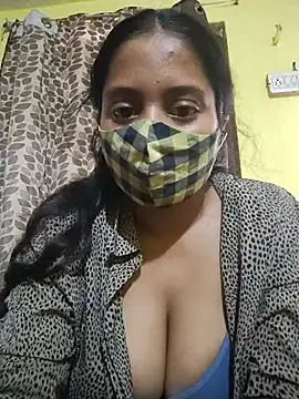 bigtitsqueen online show from June 2026 07:10:01 AM