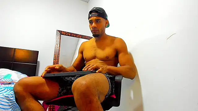 Snapshot of Karljensen33 chatting on December 2024 12:00:02 AM Karljensen33 online show from December 2024 12:00:02 AM