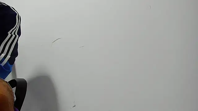 Snapshot of Karljensen33 chatting on January 2025 02:33:01 AM Karljensen33 online show from January 2025 02:33:01 AM