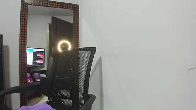 Snapshot of Karljensen33 chatting on January 2025 02:04:01 AM Karljensen33 online show from January 2025 02:04:01 AM