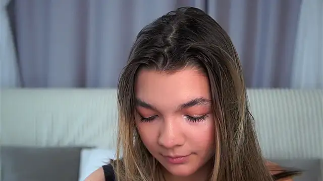 VeronaAppleberry online show from October 2025 11:08:02 AM