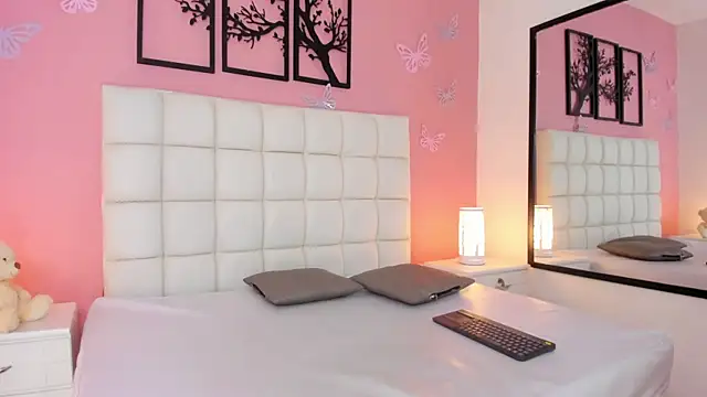 Snapshot of RenataJhonson_ chatting on March 2025 04:43:02 AM RenataJhonson online show from March 2025 04:43:02 AM