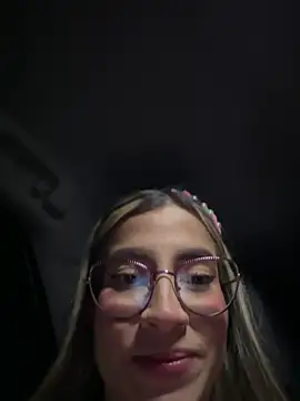 Snapshot of Issabela_G1 chatting on December 2024 01:25:01 AM Issabela G1 online show from December 2024 01:25:01 AM