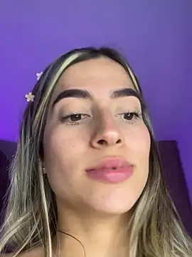 Snapshot of Issabela_G1 chatting on December 2024 07:32:01 AM Issabela G1 online show from December 2024 07:32:01 AM