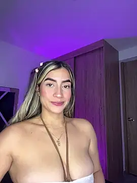 Snapshot of Issabela_G1 chatting on December 2024 03:55:01 PM Issabela G1 online show from December 2024 03:55:01 PM