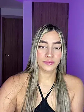 Snapshot of Issabela_G1 chatting on December 2024 02:45:02 AM Issabela G1 online show from December 2024 02:45:02 AM