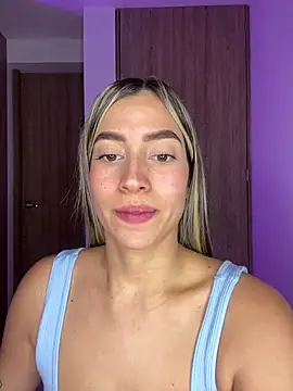 Snapshot of Issabela_G1 chatting on December 2024 02:28:01 AM Issabela G1 online show from December 2024 02:28:01 AM