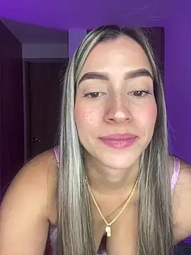 Snapshot of Issabela_G1 chatting on December 2024 04:55:01 AM Issabela G1 online show from December 2024 04:55:01 AM