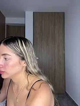 Snapshot of Issabela_G1 chatting on January 2025 01:49:01 AM Issabela G1 online show from January 2025 01:49:01 AM