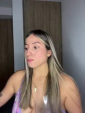 Snapshot of Issabela_G1 chatting on January 2025 04:09:01 AM Issabela G1 online show from January 2025 04:09:01 AM