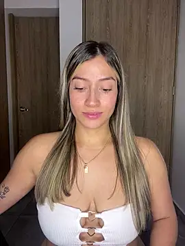 Snapshot of Issabela_G1 chatting on January 2025 07:11:02 AM Issabela G1 online show from January 2025 07:11:02 AM