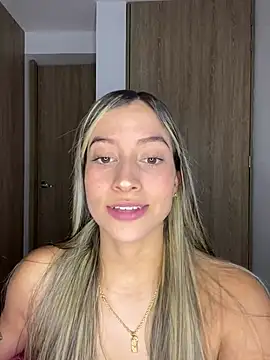 Snapshot of Issabela_G1 chatting on January 2025 11:11:02 PM Issabela G1 online show from January 2025 11:11:02 PM