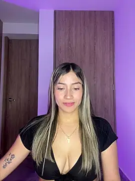 Snapshot of Issabela_G1 chatting on January 2025 04:58:01 AM Issabela G1 online show from January 2025 04:58:01 AM