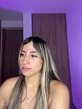 Snapshot of Issabela_G1 chatting on February 2025 06:06:02 AM Issabela G1 online show from February 2025 06:06:02 AM