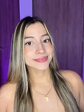 Snapshot of Issabela_G1 chatting on January 2026 01:22:02 AM Issabela G1 online show from January 2026 01:22:02 AM