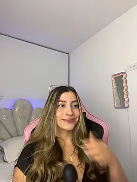 Snapshot of Issabela_G1 chatting on February 2026 11:35:01 PM Issabela G1 online show from February 2026 11:35:01 PM