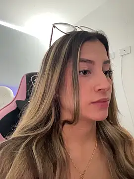 Snapshot of Issabela_G1 chatting on February 2026 08:51:01 PM Issabela G1 online show from February 2026 08:51:01 PM