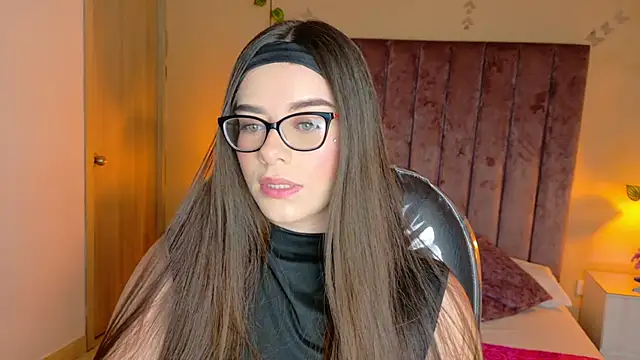 Charlotte Olsen  online show from February 2026 07:23:01 PM