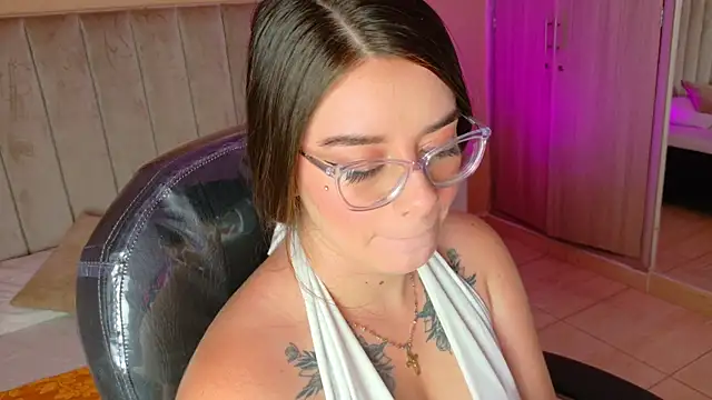 Charlotte Olsen  online show from June 2026 08:52:01 PM