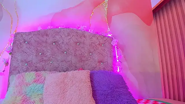 Snapshot of Bella__sweet chatting on February 2025 06:35:02 PM Bella sweet online show from February 2025 06:35:02 PM