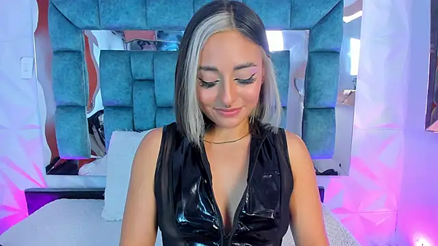 Snapshot of Nanda_Vixen chatting on January 2025 02:42:02 AM Nanda Vixen online show from January 2025 02:42:02 AM