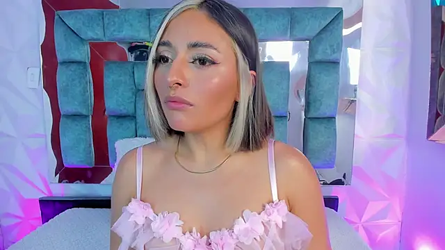 Snapshot of Nanda_Vixen chatting on February 2025 05:26:02 PM Nanda Vixen online show from February 2025 05:26:02 PM