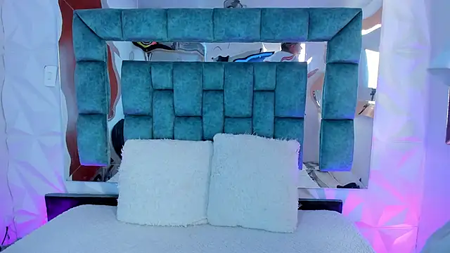 Snapshot of Nanda_Vixen chatting on February 2025 08:25:01 PM Nanda Vixen online show from February 2025 08:25:01 PM