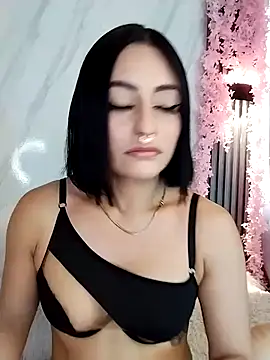 Snapshot of Nanda_Vixen chatting on September 2025 10:21:02 PM Nanda Vixen online show from September 2025 10:21:02 PM