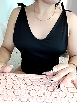 Snapshot of Nanda_Vixen chatting on September 2025 10:32:02 PM Nanda Vixen online show from September 2025 10:32:02 PM