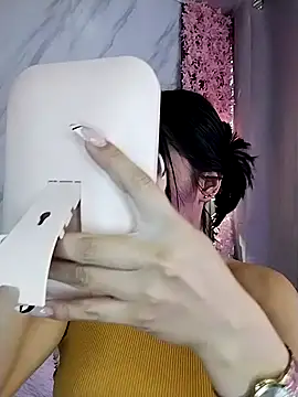 Snapshot of Nanda_Vixen chatting on September 2025 10:35:02 PM Nanda Vixen online show from September 2025 10:35:02 PM