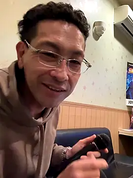 Snapshot of Hideen-real-face chatting on October 2025 07:32:01 AM Hideen-real-face online show from October 2025 07:32:01 AM